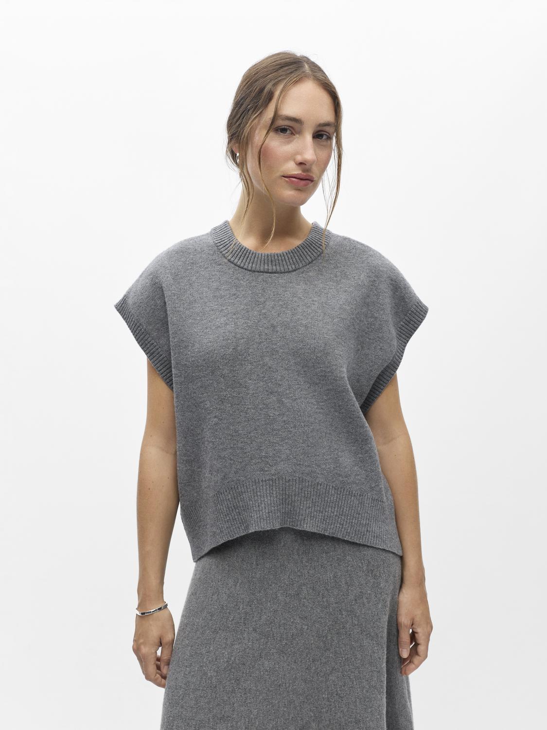 model_shot-front
